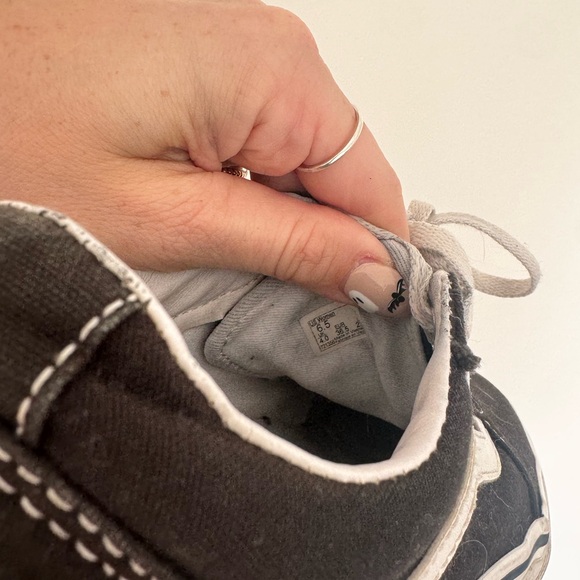 Vans - Picture 3 of 3